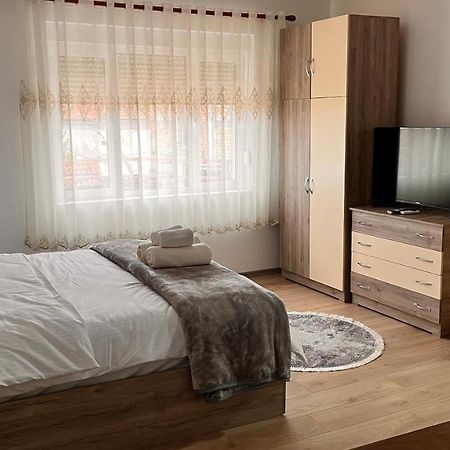 Driteza Hotel Korce Ngoại thất bức ảnh