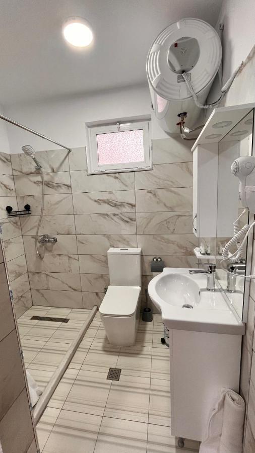 Driteza Hotel Korce Ngoại thất bức ảnh