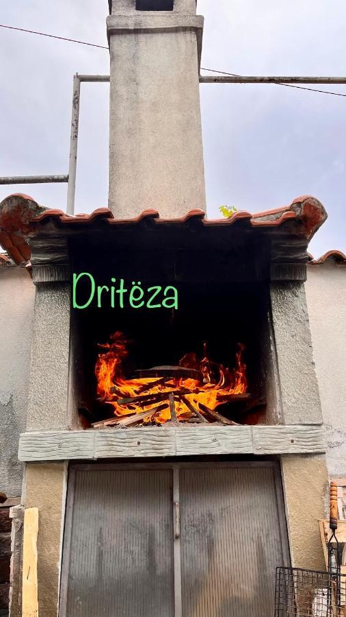Driteza Hotel Korce Ngoại thất bức ảnh