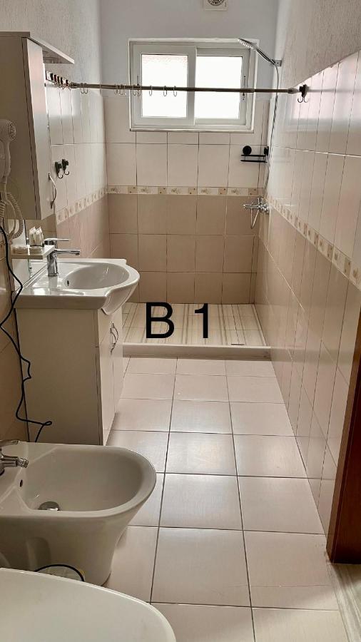 Driteza Hotel Korce Ngoại thất bức ảnh